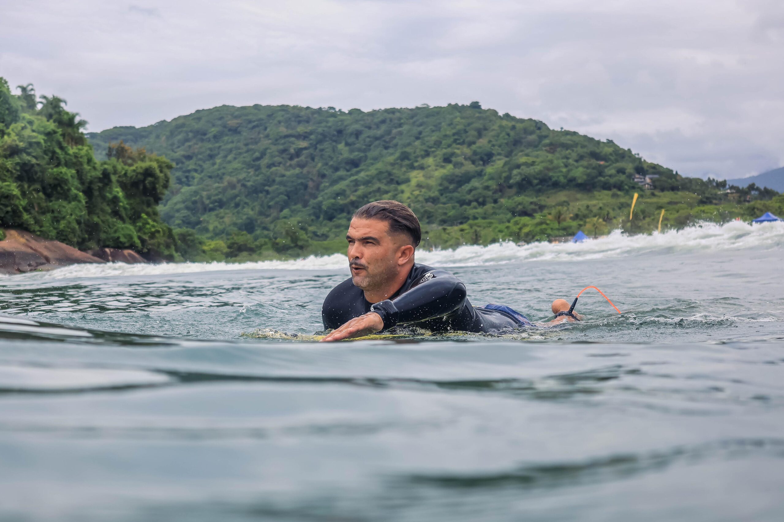 Surf coach: conheça a trajetória de Maicol Santos